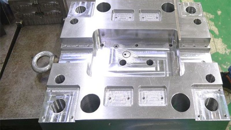 汽车注塑模具，关键在于精准与耐用**