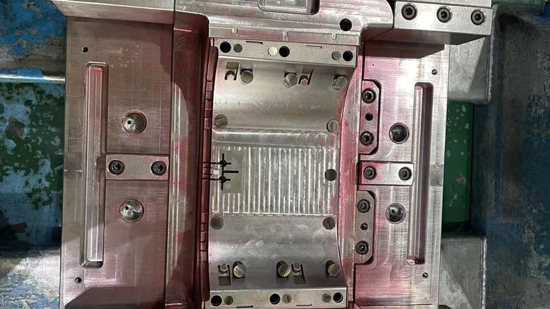 冲压模具材料选择：从原理到实践