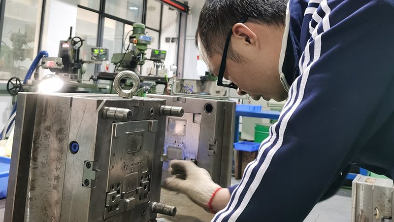 冲压模具设计：规范步骤与标准解析